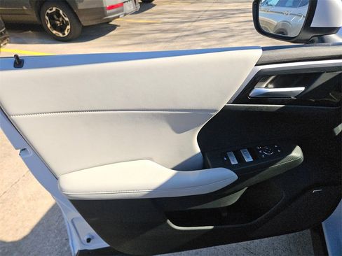 Used 2025 Mitsubishi Outlander SE image 14