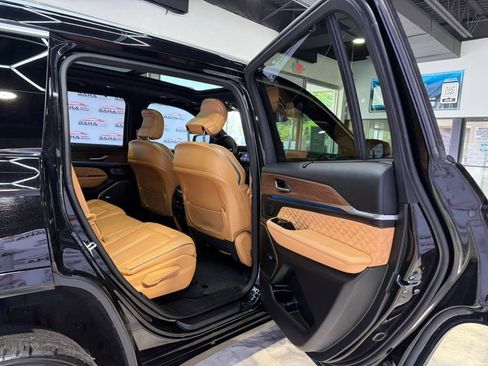 Used 2021 Jeep Grand Cherokee L Summit w/ Luxury Tech Group V AWD/4WD image 38