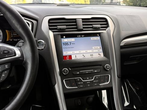 Used 2018 Ford Fusion SE w/ Equipment Group 602A FWD image 32