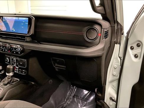 Used 2024 Jeep Wrangler Unlimited Rubicon w/ Dual Top Group AWD/4WD image 18
