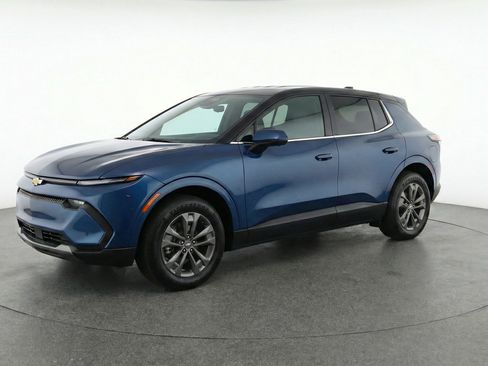 Used 2025 Chevrolet Equinox LT image 3