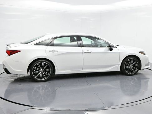 Used 2019 Toyota Avalon XSE image 8