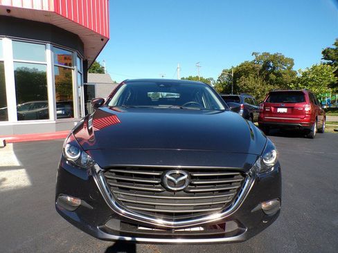 Used 2018 MAZDA MAZDA3 Touring FWD image 2