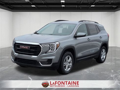 Used 2024 GMC Terrain SLE w/ Driver Convenience Package image 1