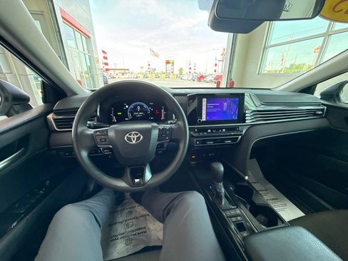 Used 2025 Toyota Camry LE AWD/4WD image 26
