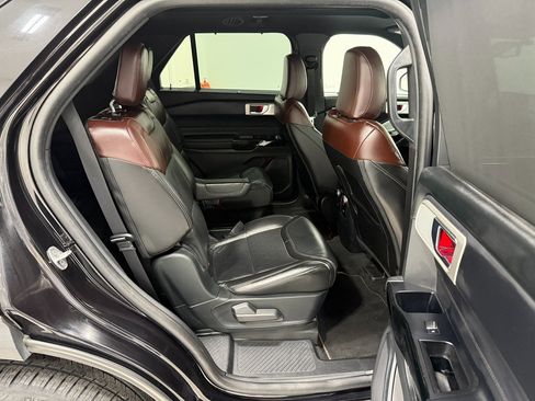 Used 2023 Ford Explorer Platinum w/ Technology Package image 31