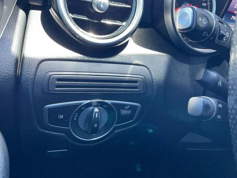 Used 2019 Mercedes-Benz GLC 300 4MATIC image 24