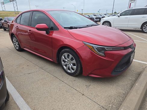 Used 2020 Toyota Corolla LE image 2
