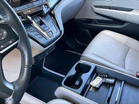 Used 2023 Honda Odyssey Elite image 17