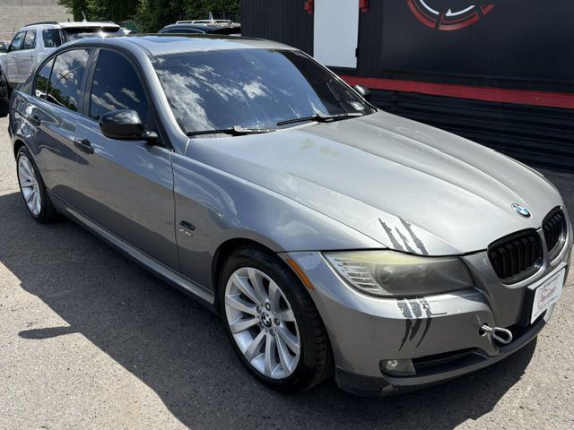 Used 2009 BMW 328i xDrive Sedan AWD/4WD image 4
