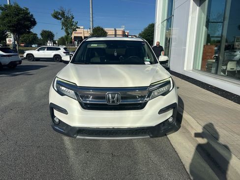 Used 2019 Honda Pilot Touring image 3