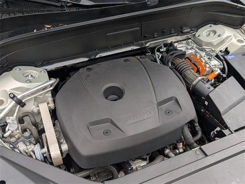 Certified 2022 Volvo XC90 T8 Inscription w/ Lounge Package image 32