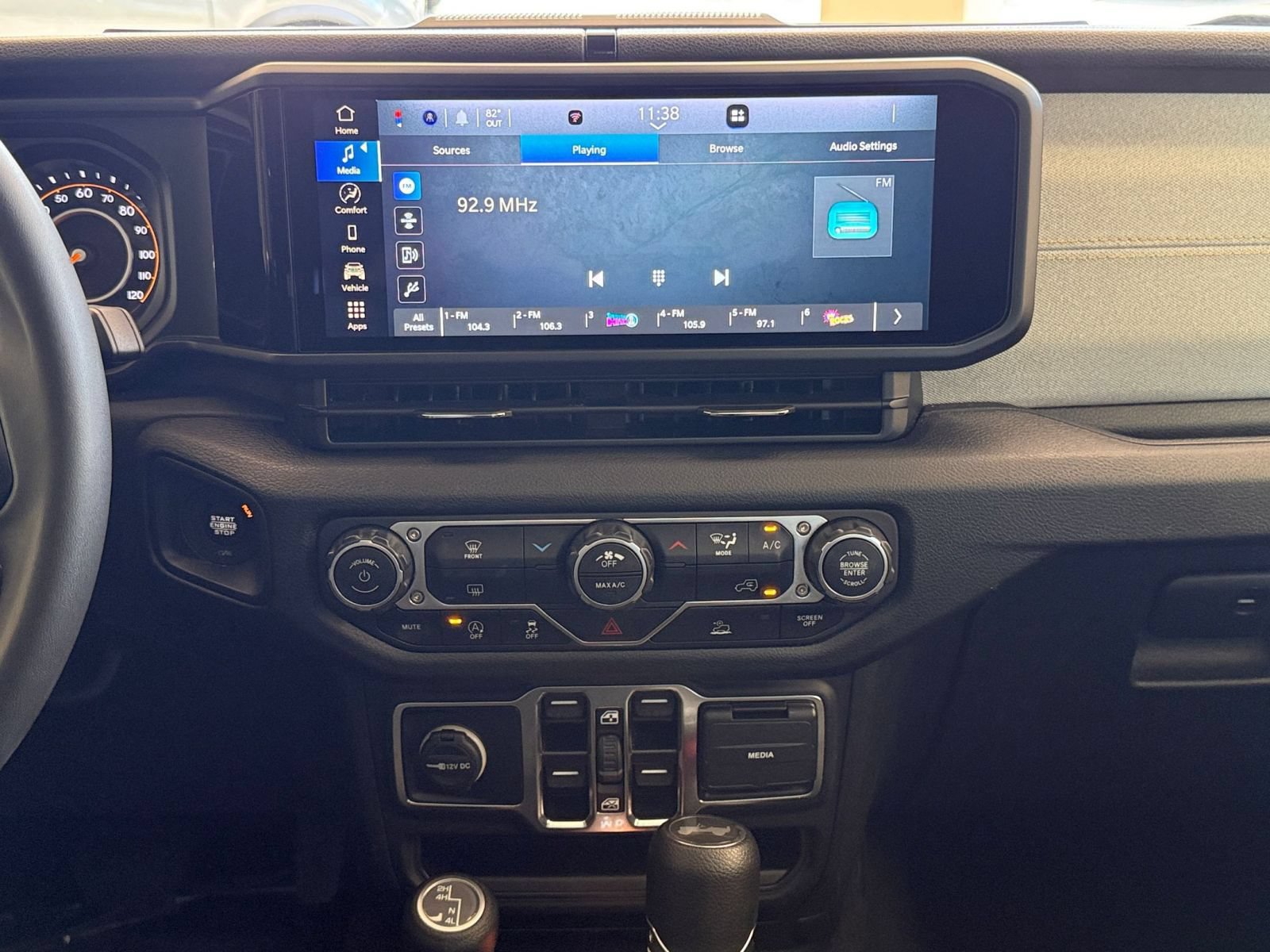 Used 2025 Jeep Wrangler Unlimited Sport AWD/4WD image 16