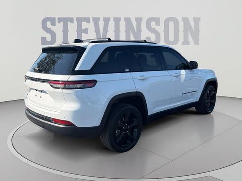 Used 2022 Jeep Grand Cherokee Altitude AWD/4WD image 5