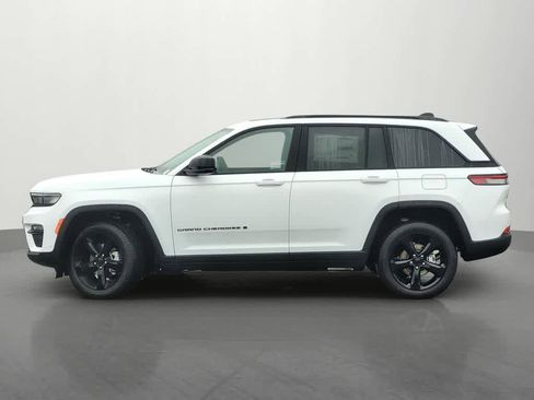 New 2025 Jeep Grand Cherokee Limited w/ Luxury Tech Group II image 3