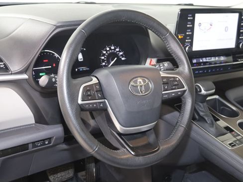 Used 2021 Toyota Sienna XLE FWD image 6
