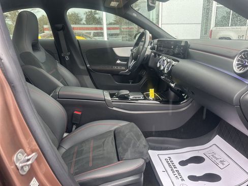 Used 2023 Mercedes-Benz CLA 250 4MATIC image 9