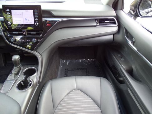 Used 2024 Toyota Camry SE FWD image 30