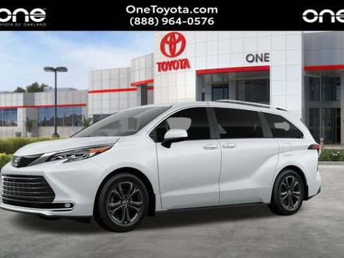 New 2026 Toyota Sienna Platinum image 3