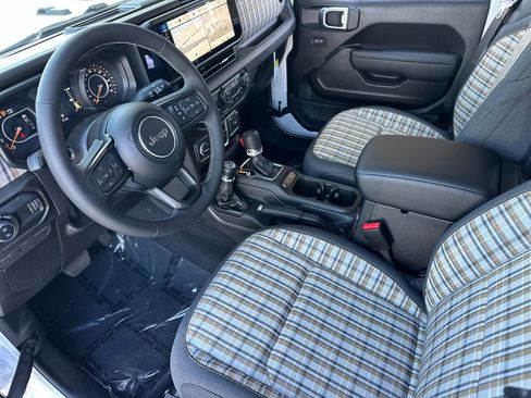 New 2026 Jeep Gladiator Sport AWD/4WD image 9