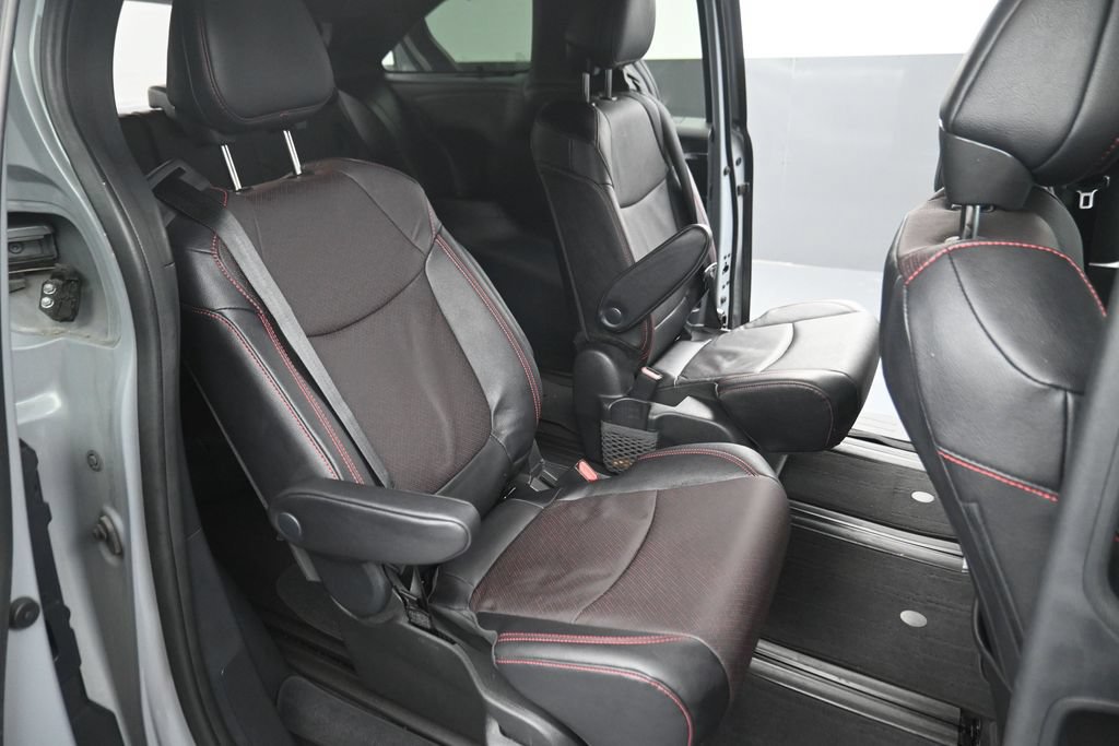 Used 2025 Toyota Sienna XSE w/ XSE Premium Package AWD/4WD image 14