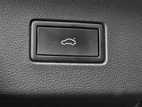 Used 2022 Volkswagen Atlas SE w/ Panoramic Sunroof Package image 11