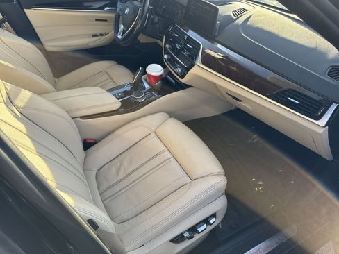 Used 2020 BMW 530e xDrive w/ Premium Package image 33