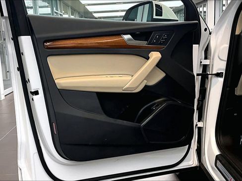 Certified 2022 Audi Q5 2.0T Premium w/ Convenience Package image 21