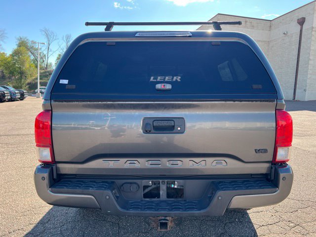 Used 2016 Toyota Tacoma TRD Off-Road w/ Premium & Technology Package AWD/4WD image 5