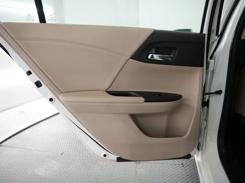 Used 2015 Honda Accord EX-L image 35