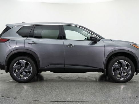 Used 2025 Nissan Rogue SV image 11