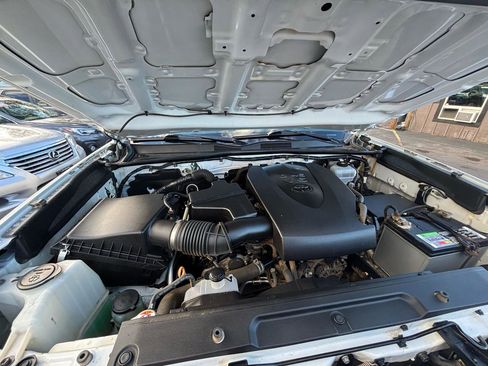 Used 2020 Toyota Tacoma TRD Off-Road w/ Technology Package image 12