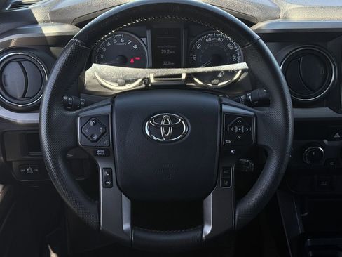 Used 2019 Toyota Tacoma TRD Off-Road AWD/4WD image 13