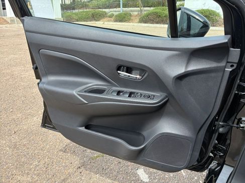 Used 2025 Nissan Versa SV FWD image 18