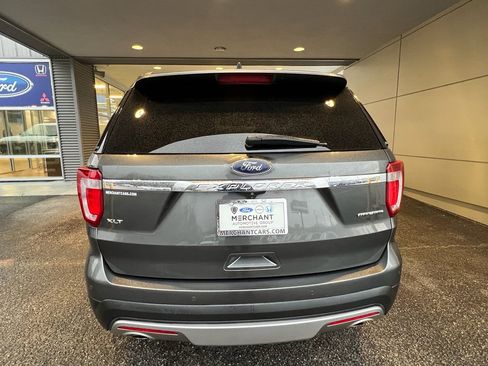 Used 2016 Ford Explorer XLT w/ Equipment Group 202A image 7