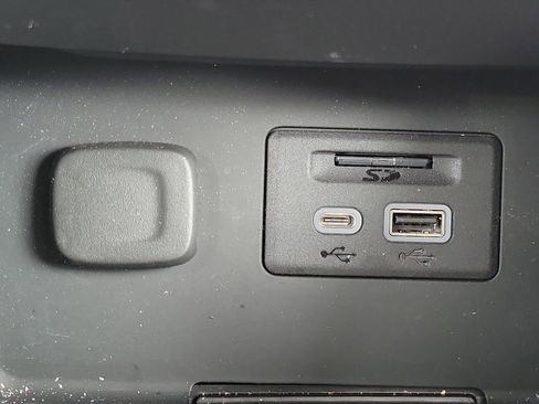 Used 2023 GMC Acadia SLT w/ Technology Package image 31