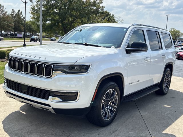 Used 2024 Jeep Wagoneer Series II w/ Flexible Seating Group RWD image 11