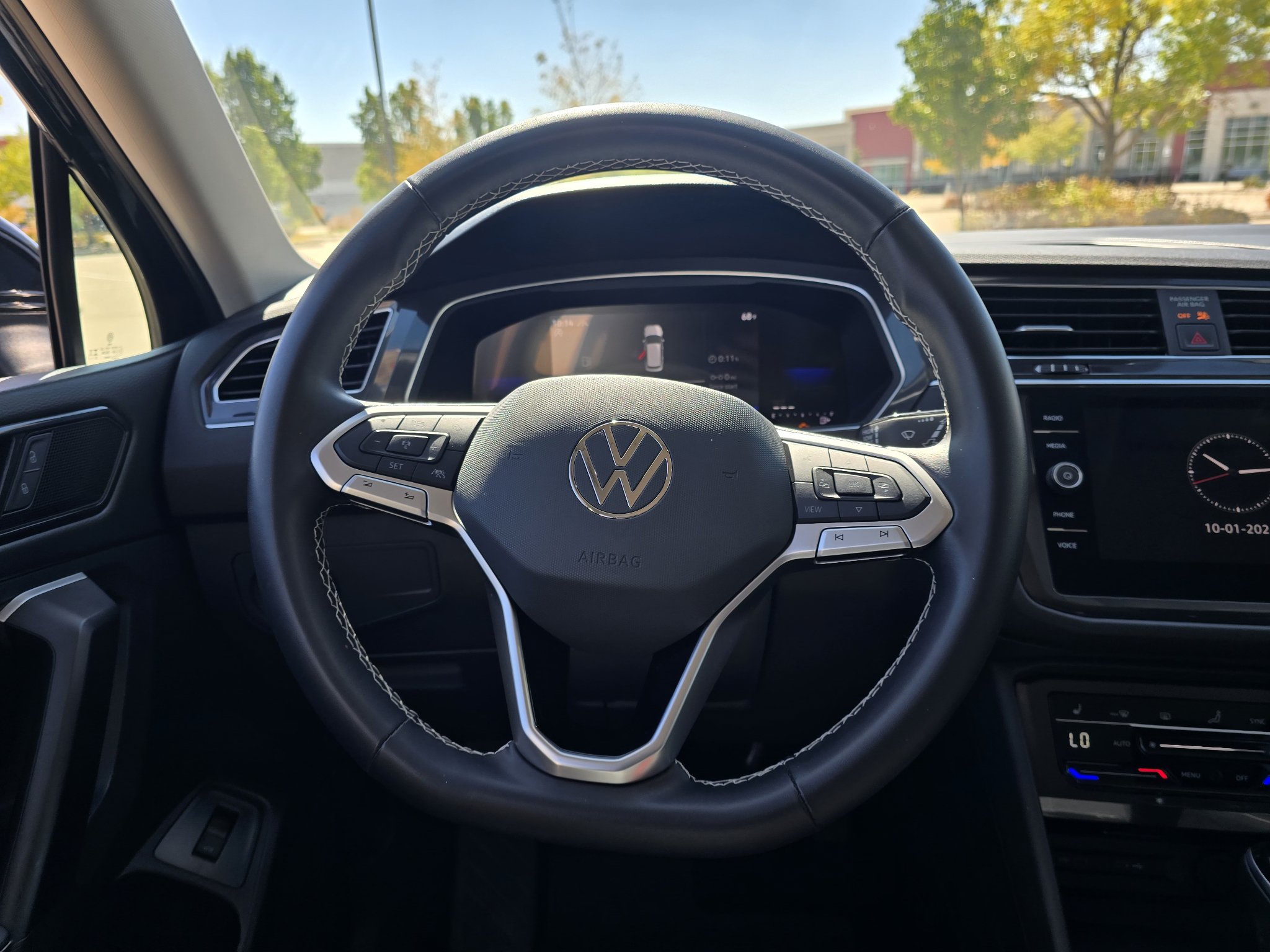 Used 2024 Volkswagen Tiguan SE AWD/4WD image 29