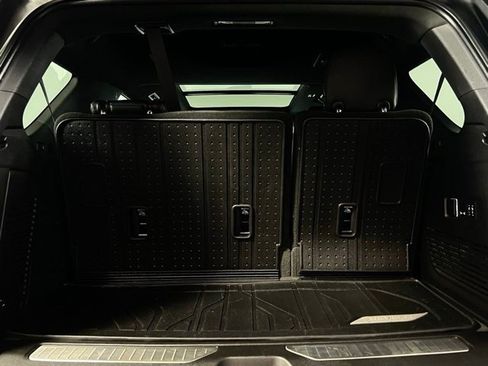 Used 2023 Chevrolet Tahoe Z71 w/ Luxury Package image 35