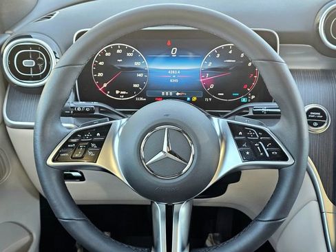 Certified 2025 Mercedes-Benz GLC 300 4MATIC image 32