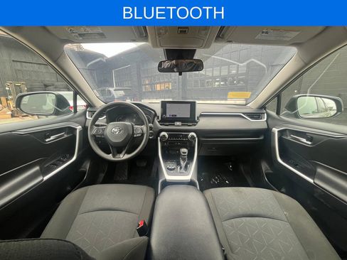 Used 2025 Toyota RAV4 XLE AWD/4WD image 3