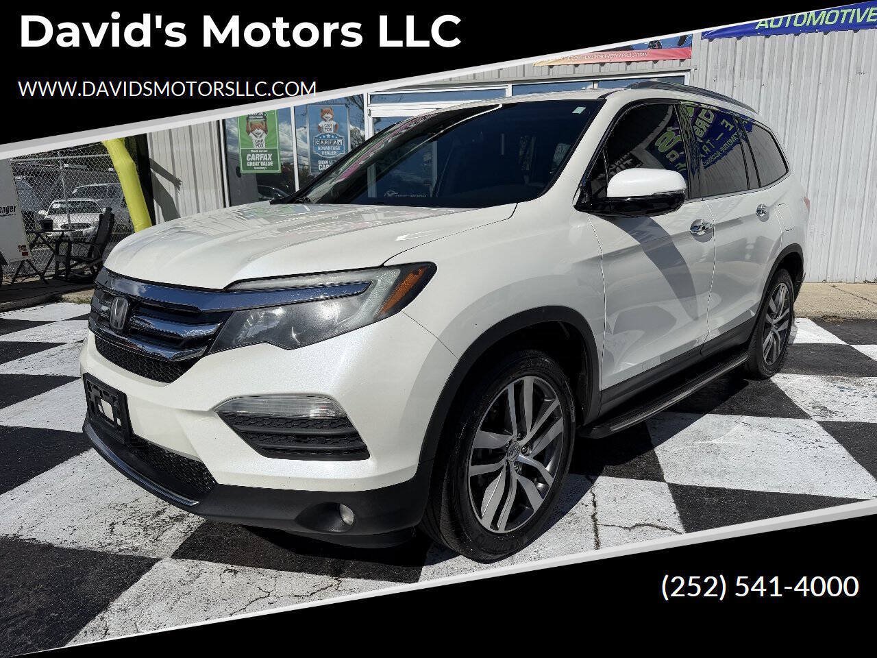 Used 2017 Honda Pilot Touring image 1