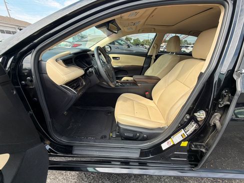 Used 2017 Toyota Avalon XLE Premium w/ All Weather Liner Package FWD image 9