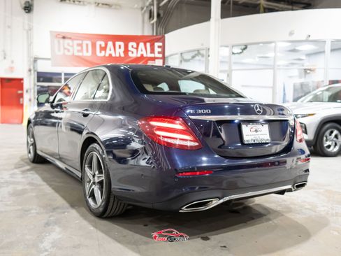 Used 2017 Mercedes-Benz E 300 4MATIC image 5