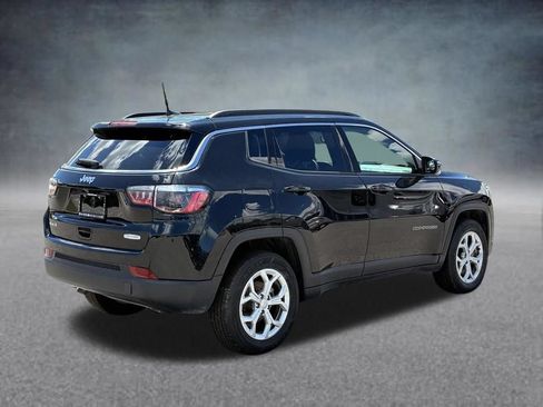 Used 2024 Jeep Compass Latitude AWD/4WD image 5