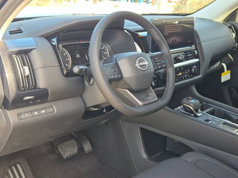 New 2026 Nissan Pathfinder SV image 9