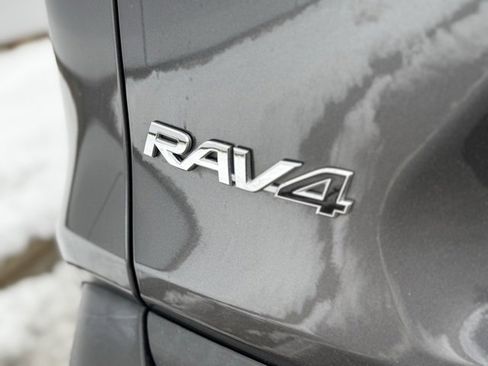 Certified 2022 Toyota RAV4 XLE image 40