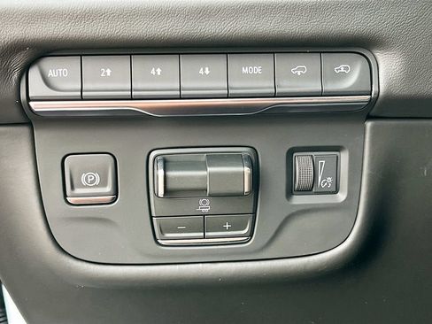 New 2026 Cadillac Escalade Platinum Sport w/ LPO, ONYX Package AWD/4WD image 18