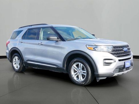 Certified 2021 Ford Explorer XLT w/ Equipment Group 202A image 4