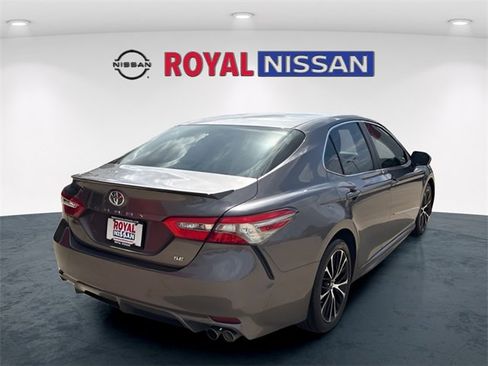 Used 2018 Toyota Camry SE w/ Convenience Package image 7